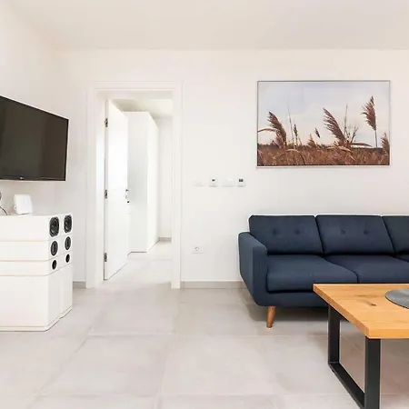 App Chriss Apartman Frata