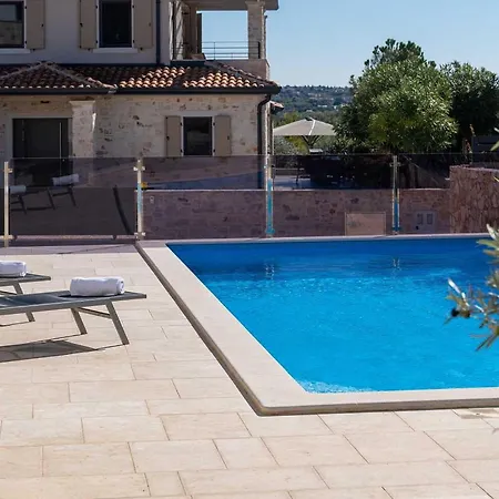 App Chriss Apartman Frata